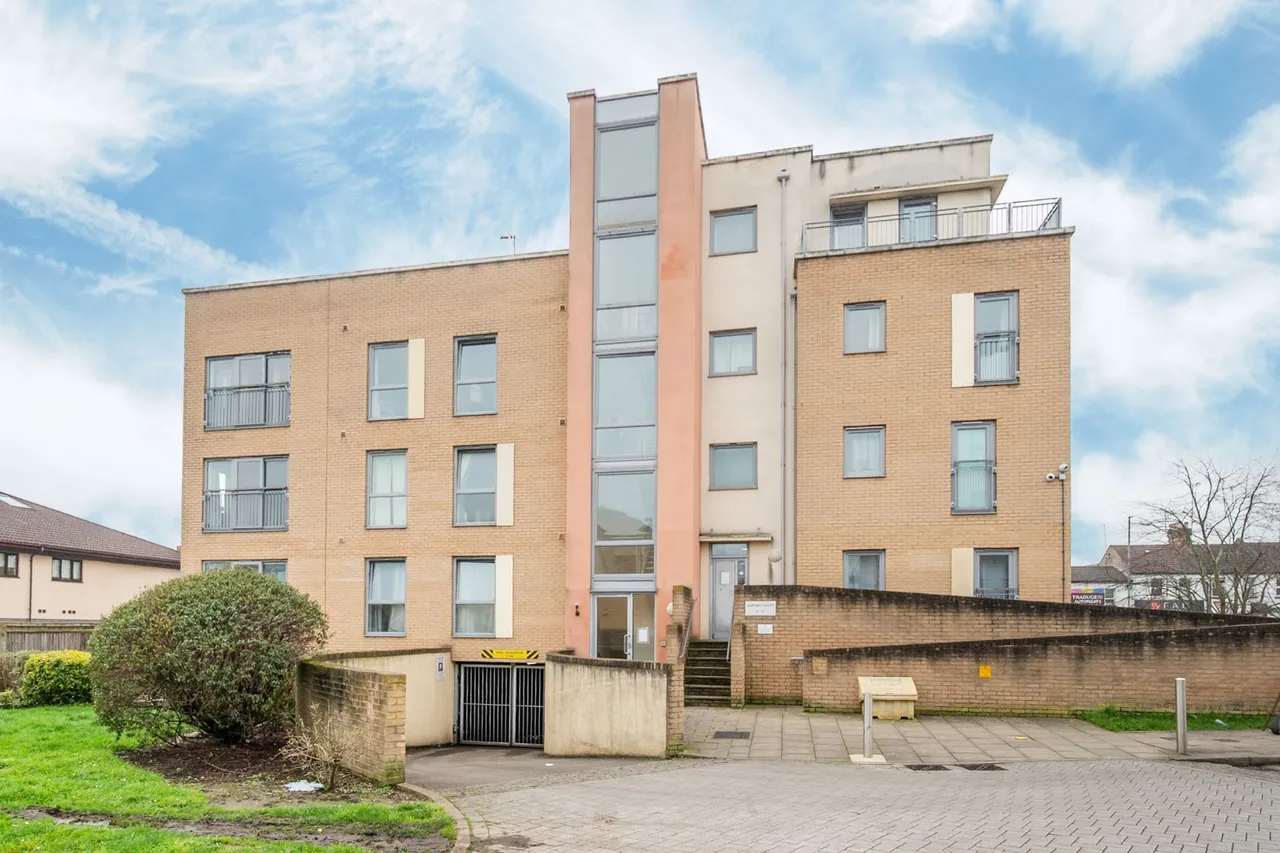 Flat 9, Aurora Court, 2 Fortune Avenue, Edgware, photo 9