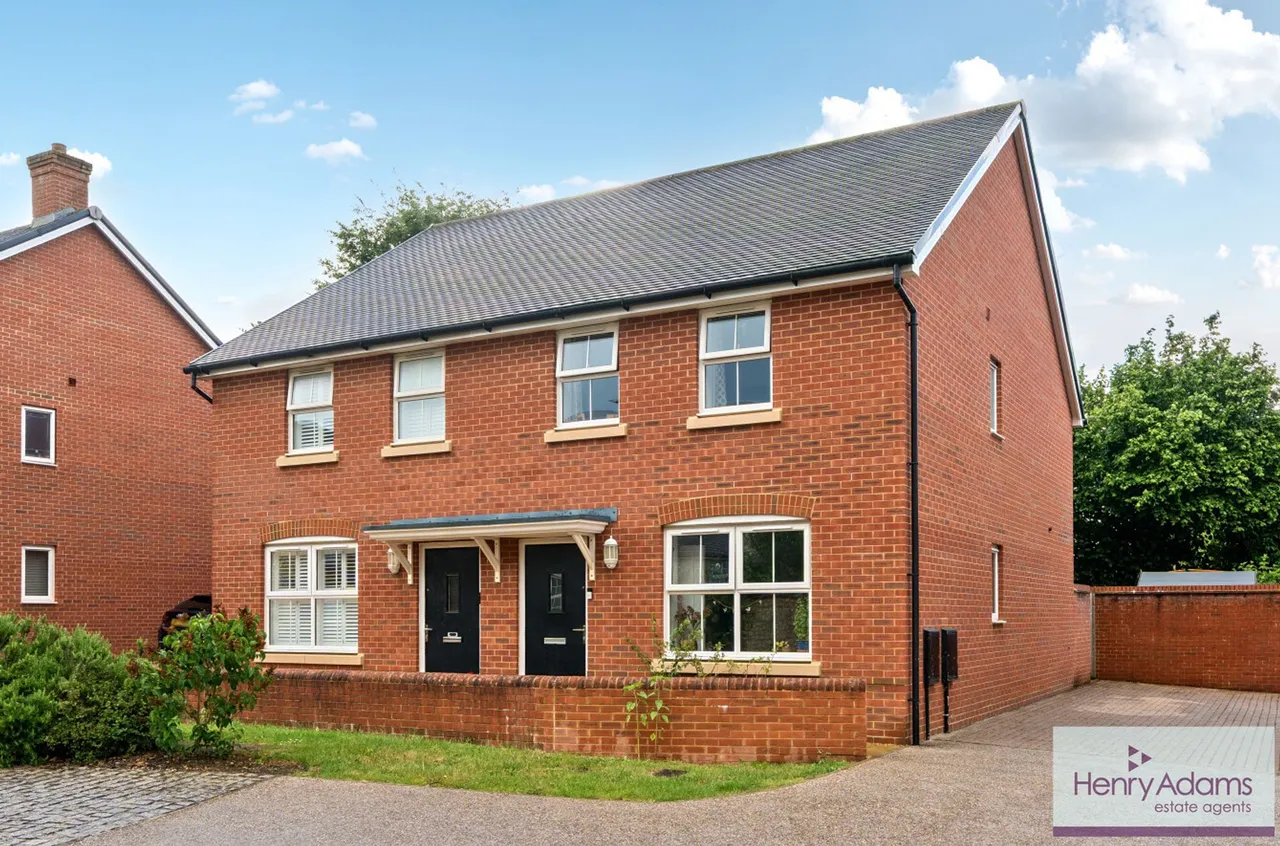 3 bed property for sale, Weald Way, Petersfield, GU31