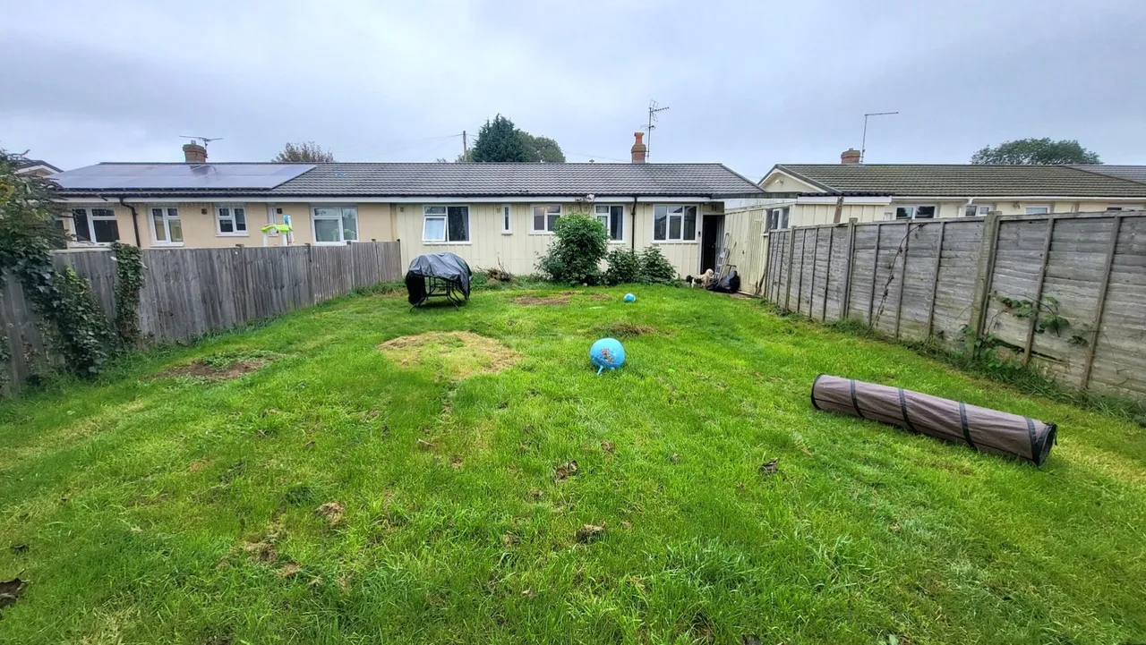 3 bed house for sale — Welland Close, Peterborough, PE1