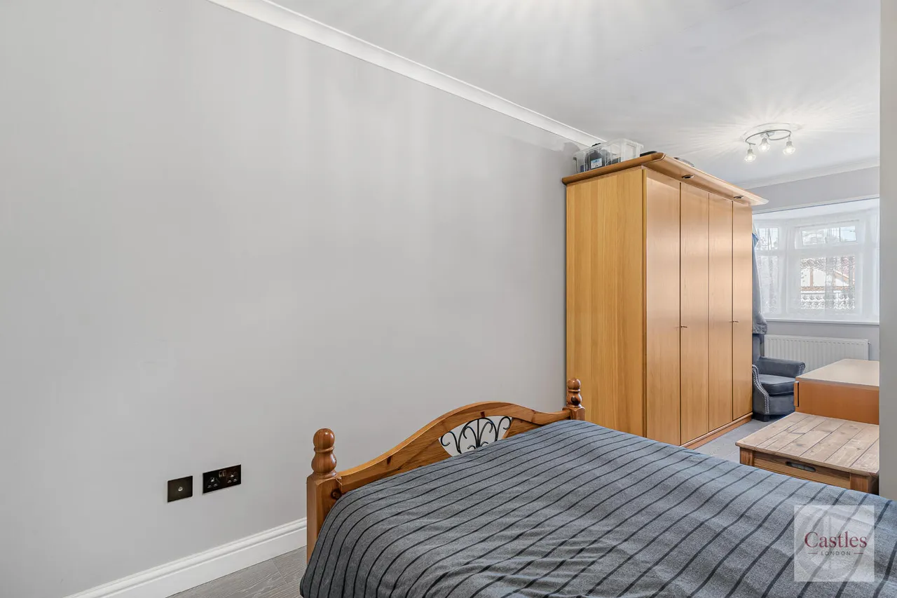 Empire Avenue, London, N18, photo 27