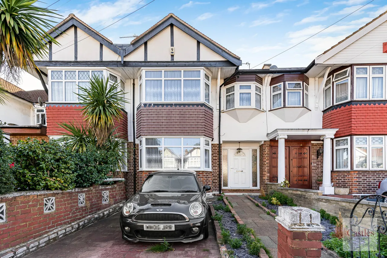 Empire Avenue, London, N18, photo 22