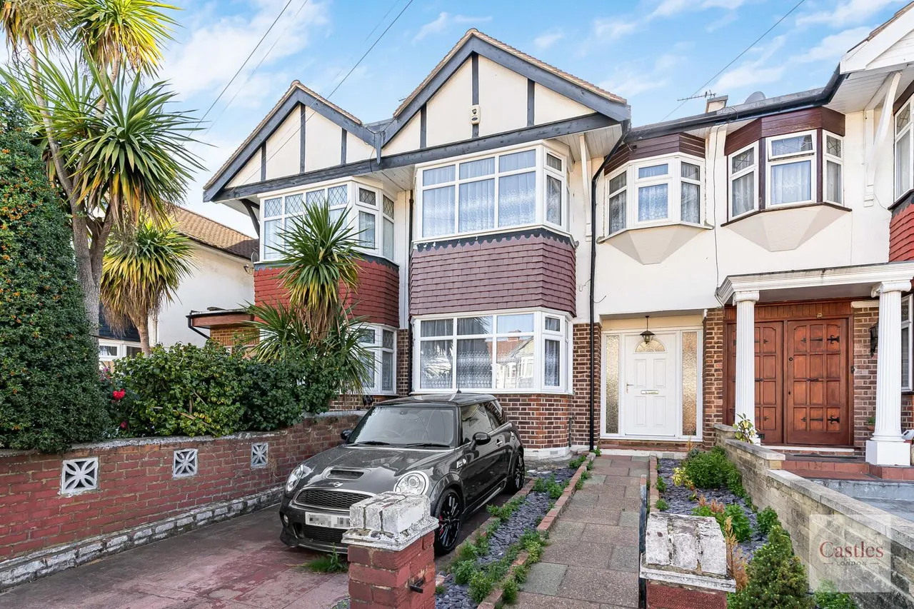 Empire Avenue, London, N18, photo 28