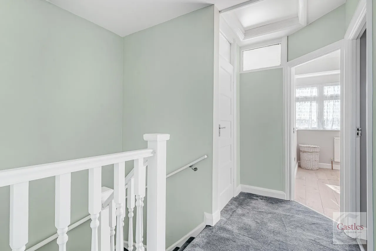 Empire Avenue, London, N18, photo 24