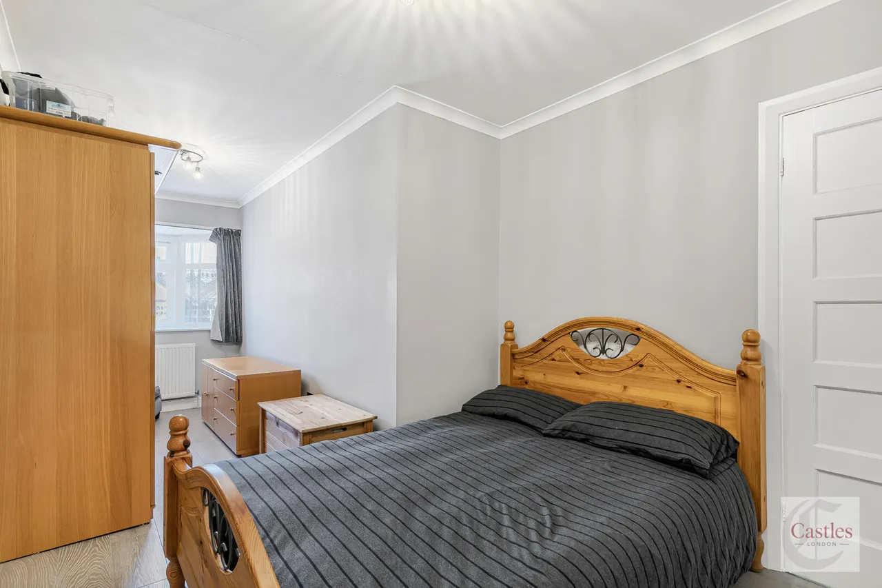 Empire Avenue, London, N18, photo 8