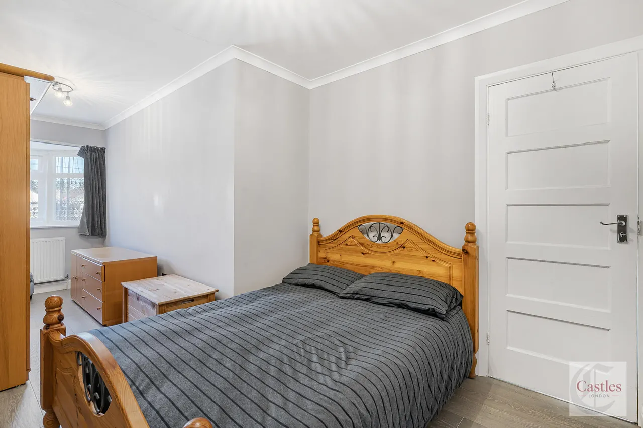 Empire Avenue, London, N18, photo 17