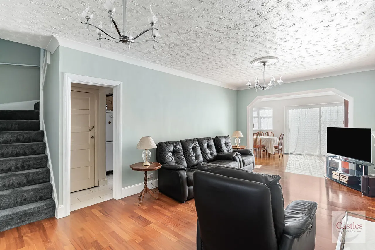 Empire Avenue, London, N18, photo 9