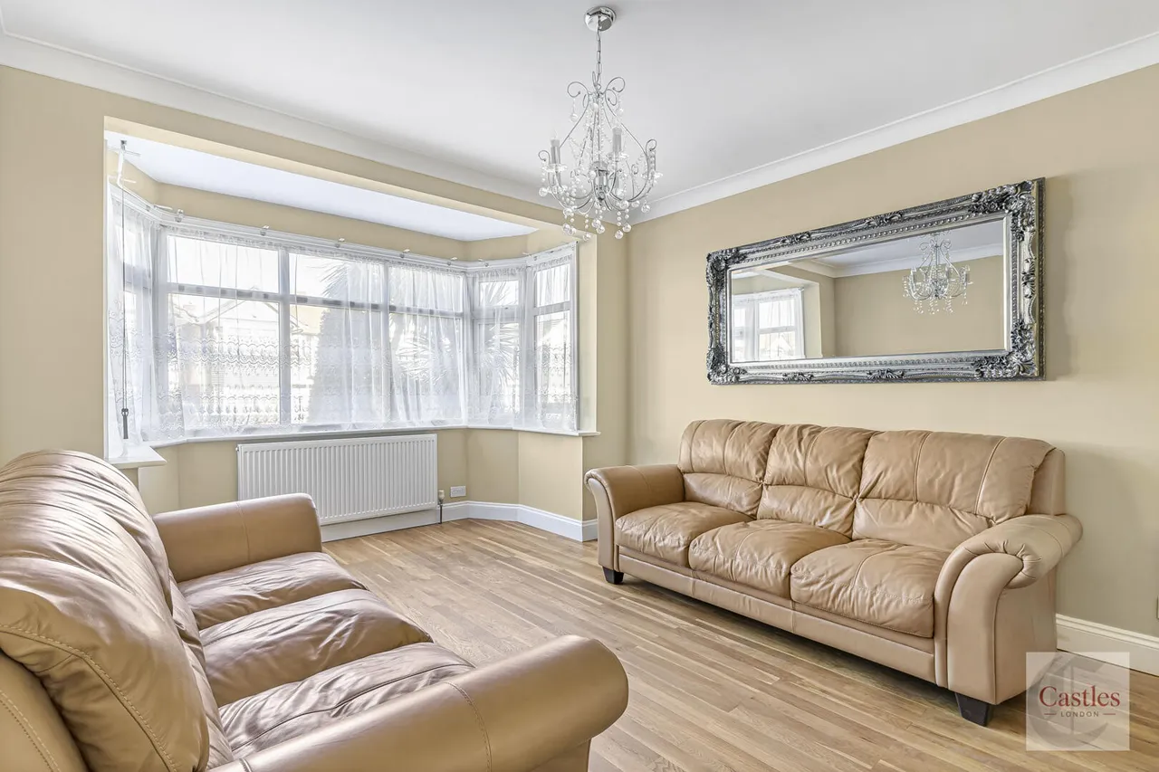 Empire Avenue, London, N18, photo 2