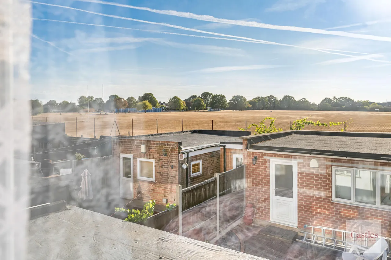 Empire Avenue, London, N18, photo 11