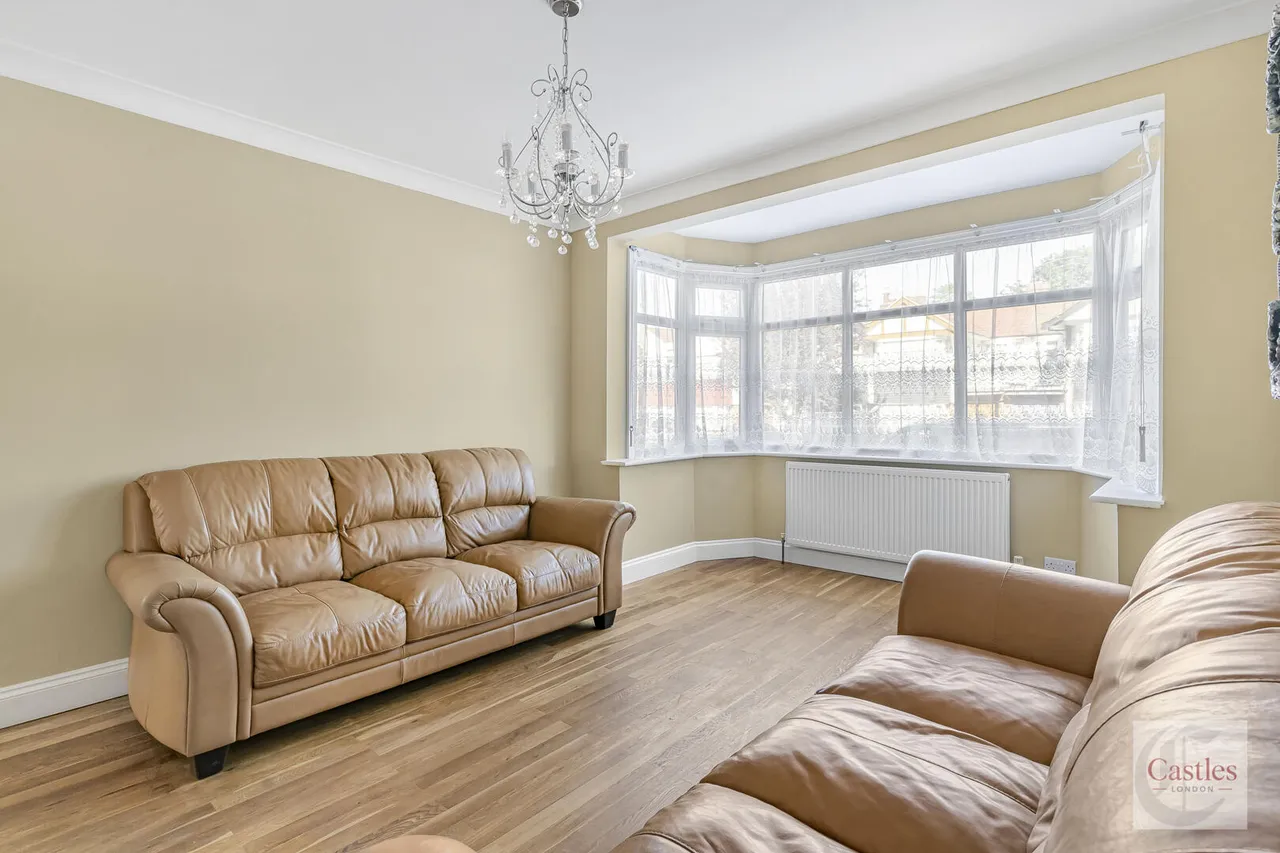 Empire Avenue, London, N18, photo 16
