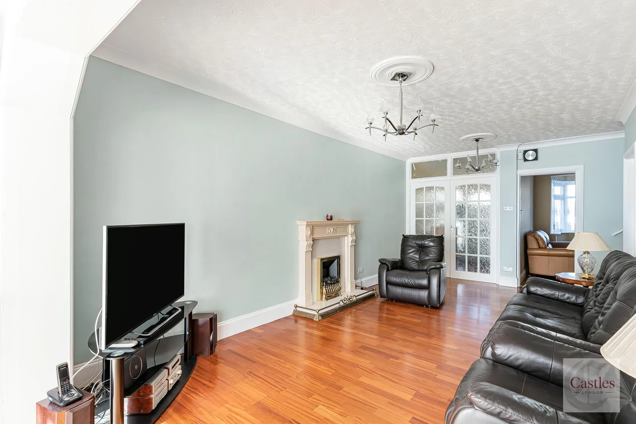 Empire Avenue, London, N18, photo 12