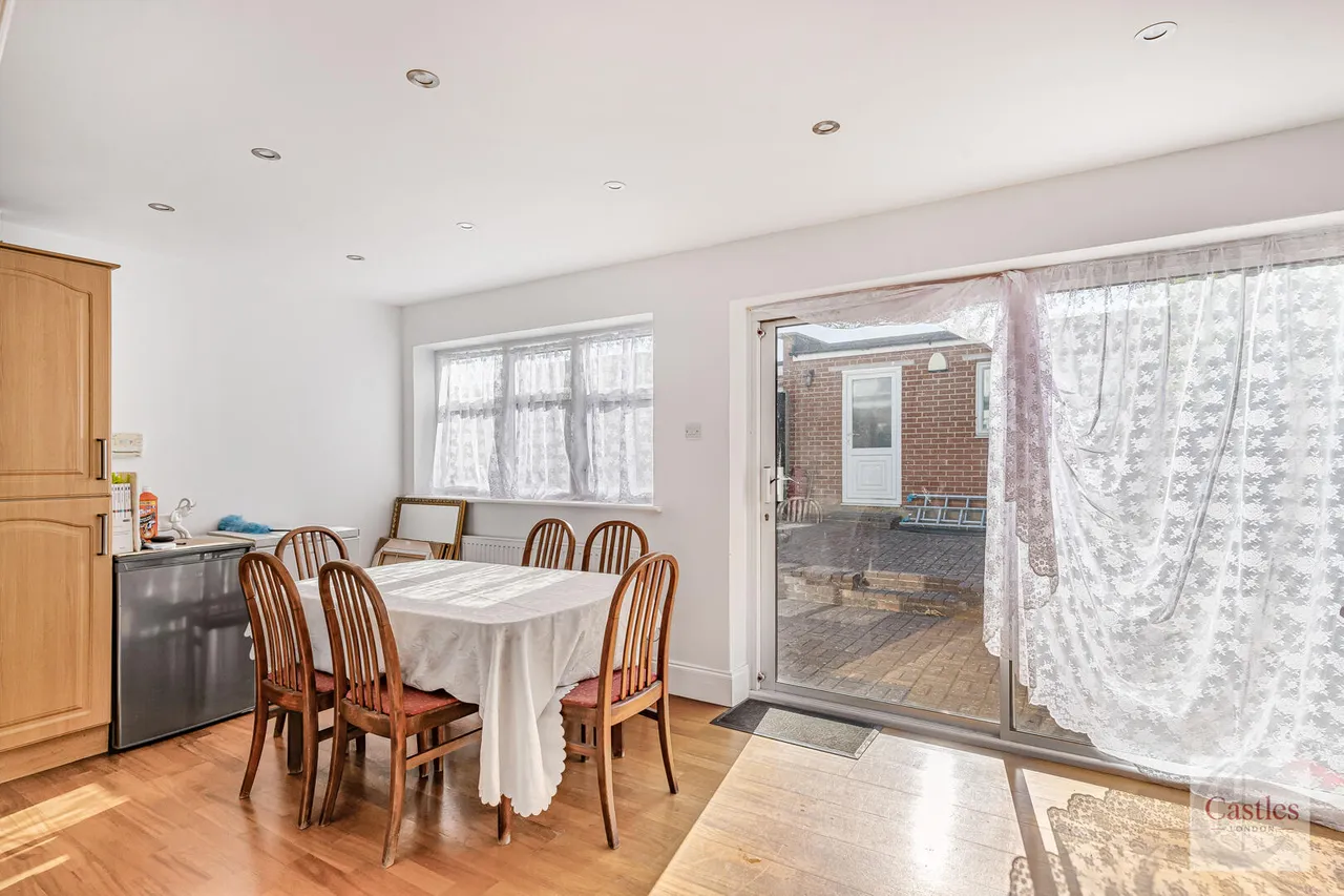Empire Avenue, London, N18, photo 15