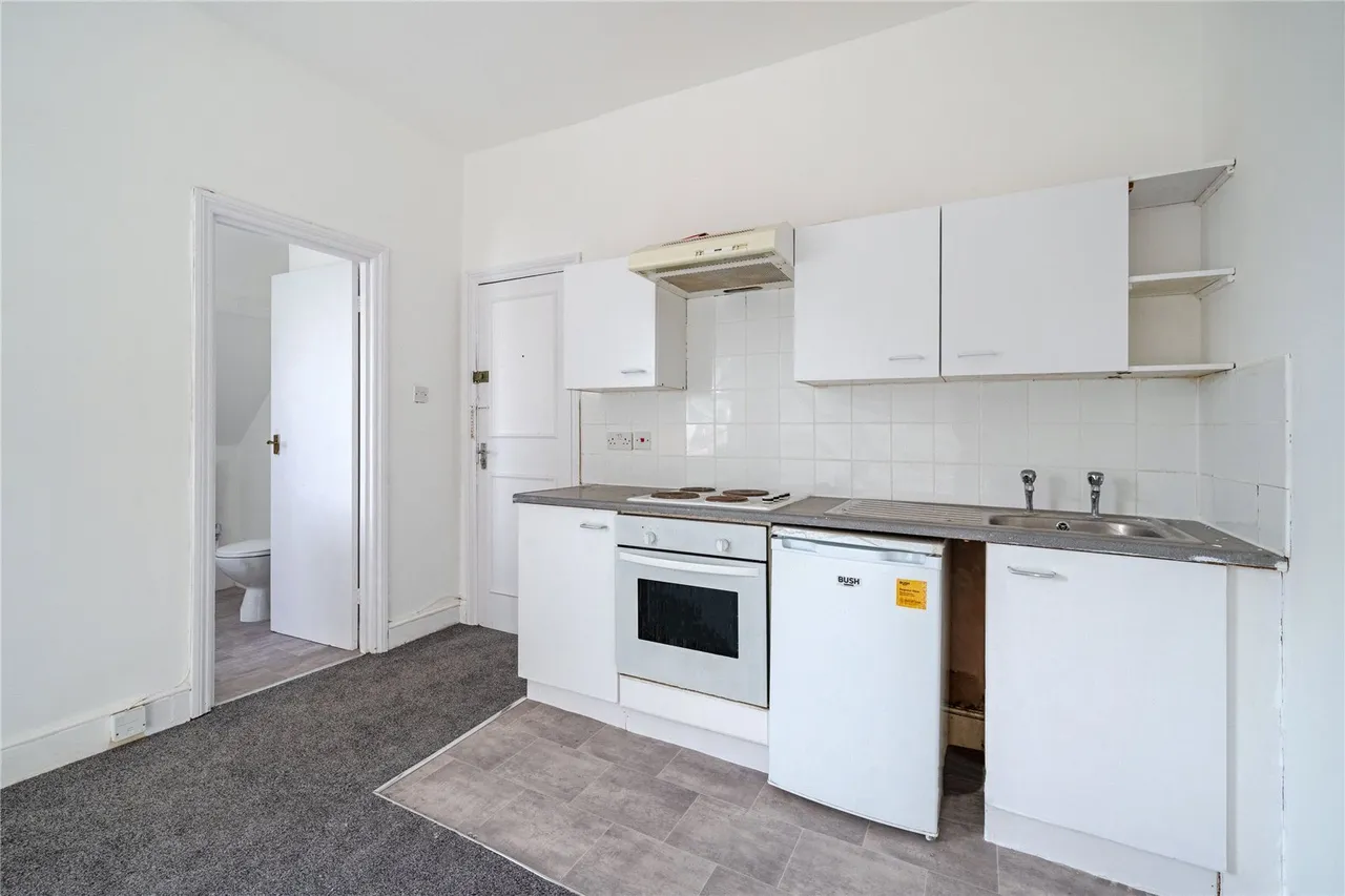 flat to rent, High Road, Willesden Green, NW10