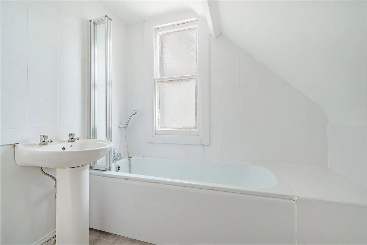 High Road, Willesden Green, NW10, photo 11