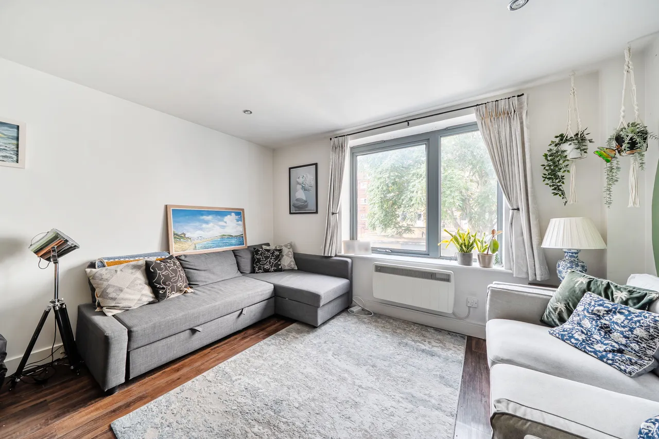 6 Kenton Apartments, 35 Clapham Park Road, London, photo 5