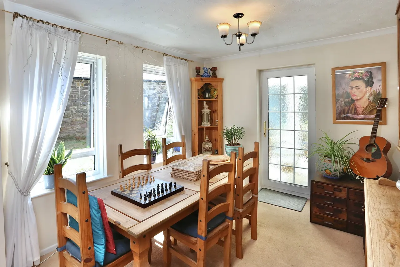12 Ty Clyd Close, Govilon, Abergavenny, NP7 9PJ, photo 5