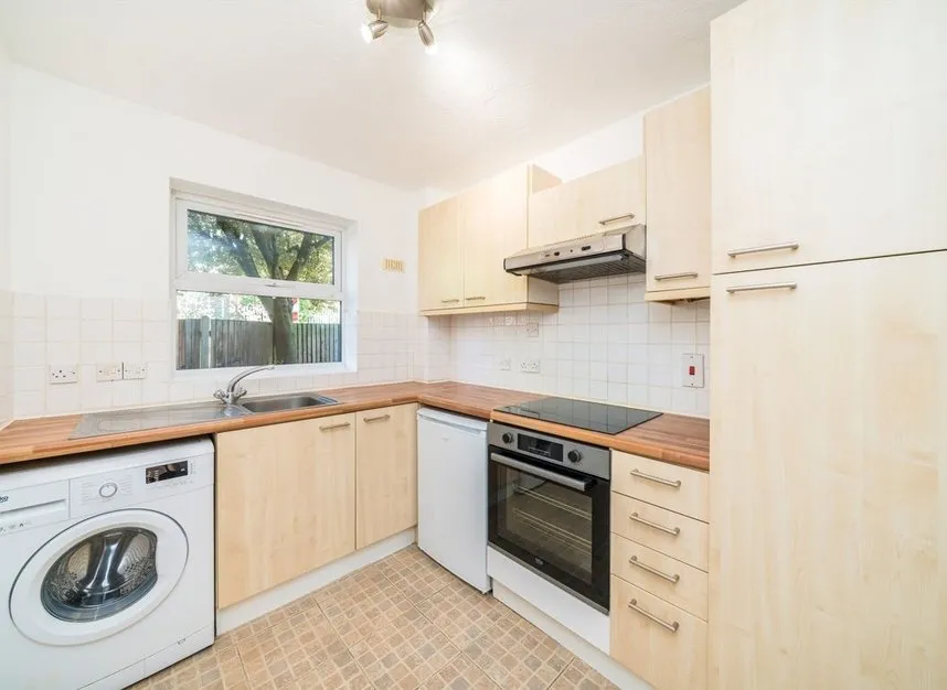 Butterfield Close, Twickenham, TW1, photo 3
