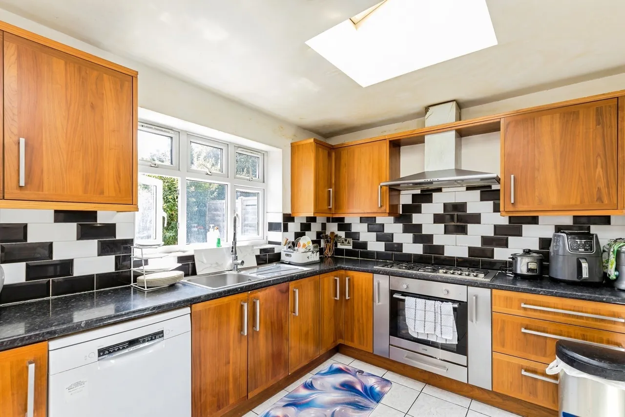 Canvey Close, Crawley, RH11, photo 2