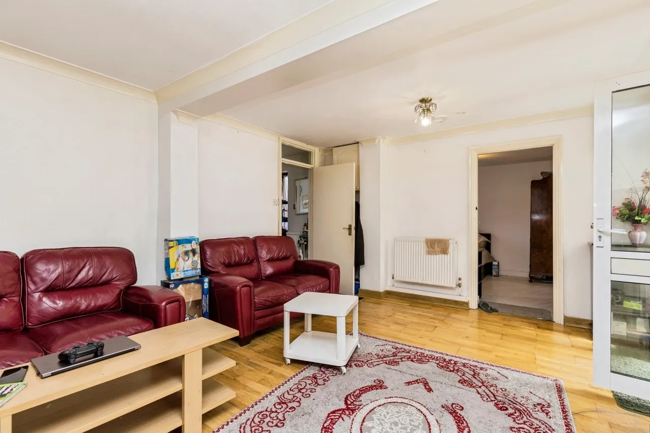 Canvey Close, Crawley, RH11, photo 4
