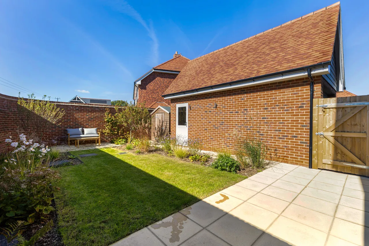 Sumners Fields, Horsham, RH13, photo 7