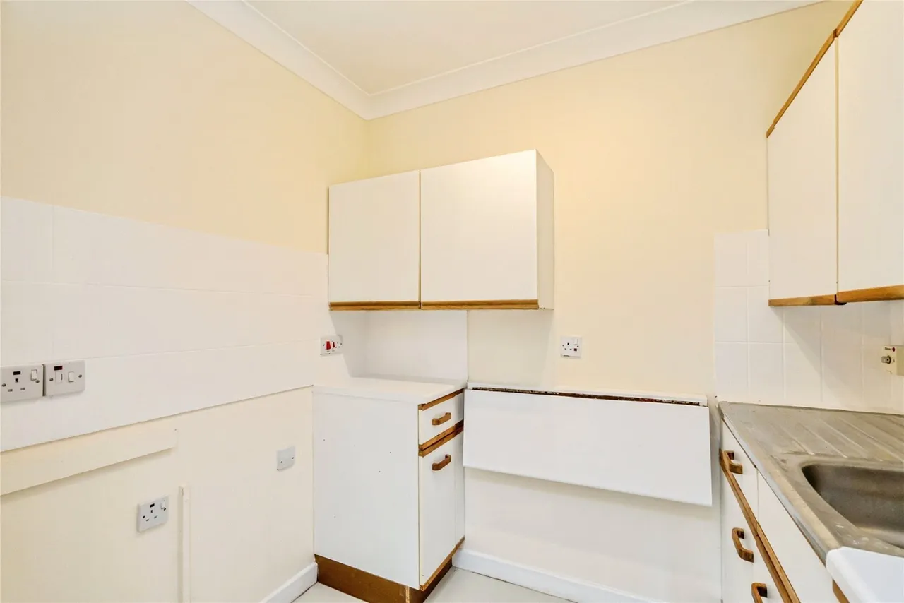 Henty Gardens, Chichester, PO19, photo 12