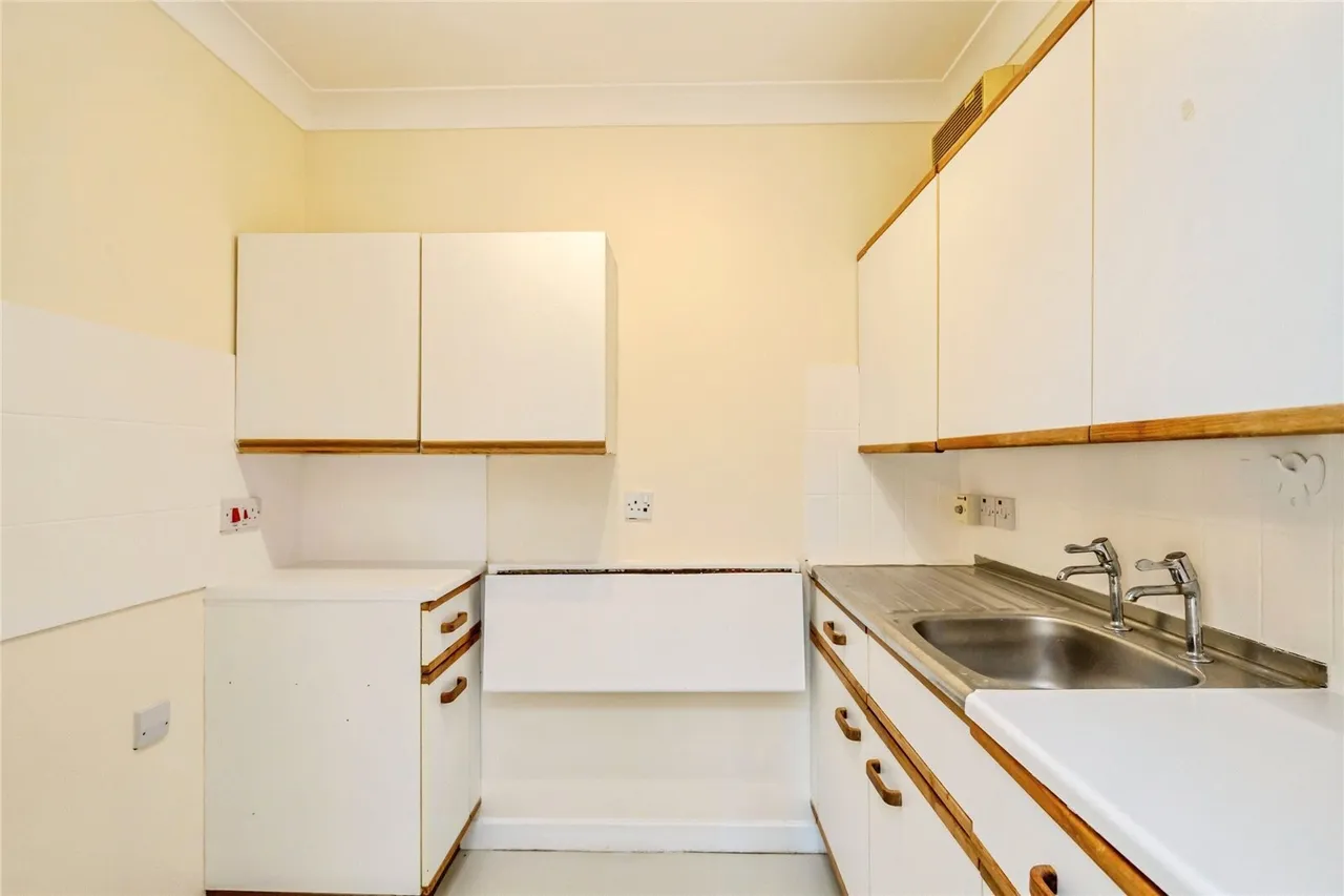 Henty Gardens, Chichester, PO19, photo 11