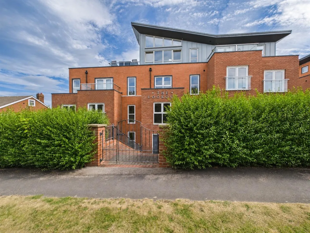 2 bed flat for sale — Holbeck Hill, Scarborough YO11 3BU