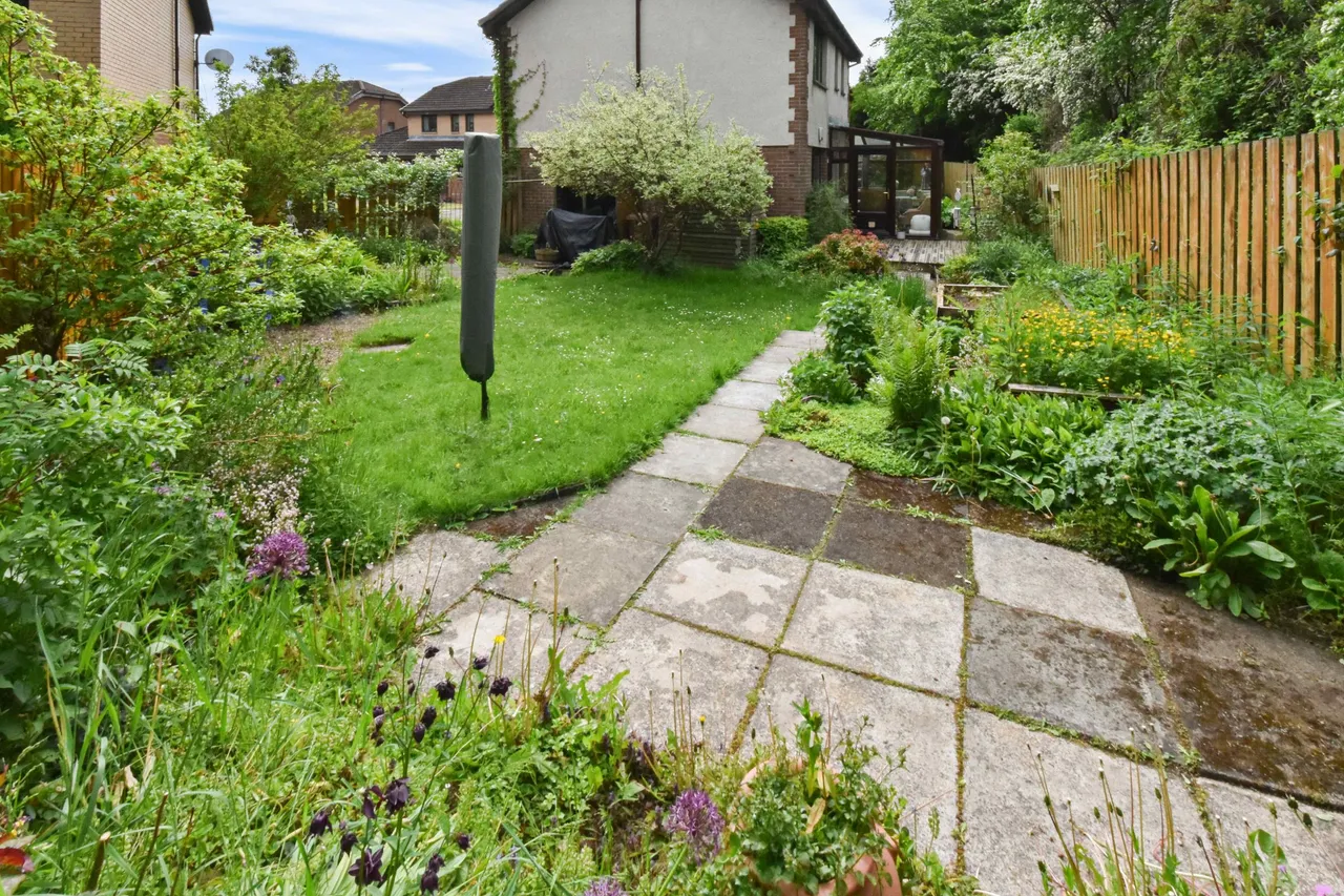 Hope Park Gardens, Bathgate, photo 17