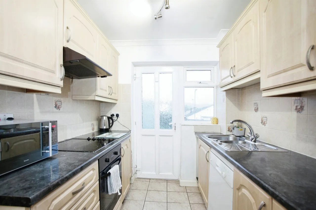 St. James Close, Hengoed, CF82, photo 4