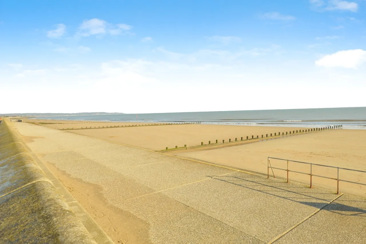 4 bed house for sale — Seawall, Dymchurch, Romney Marsh, Kent, TN29