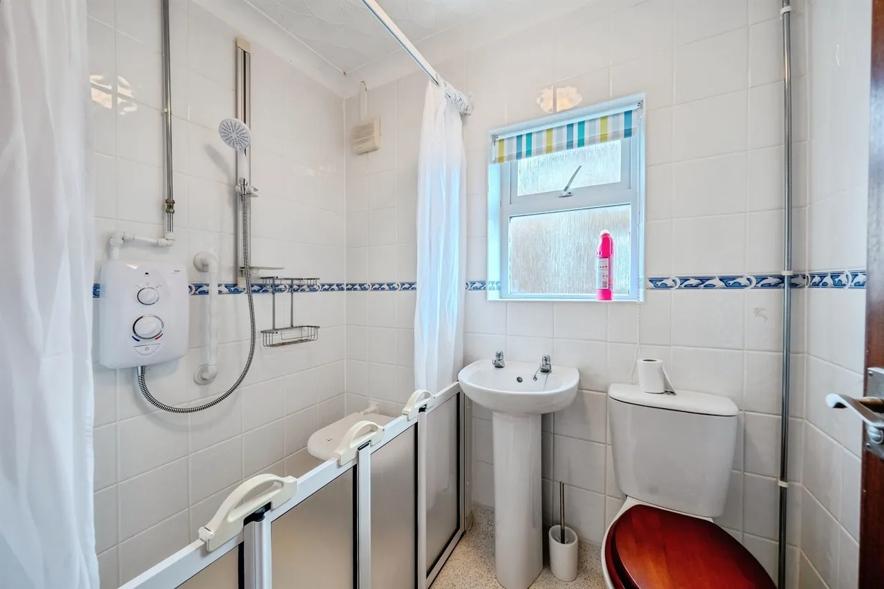 Tennyson Road, Caldicot, NP26, photo 24