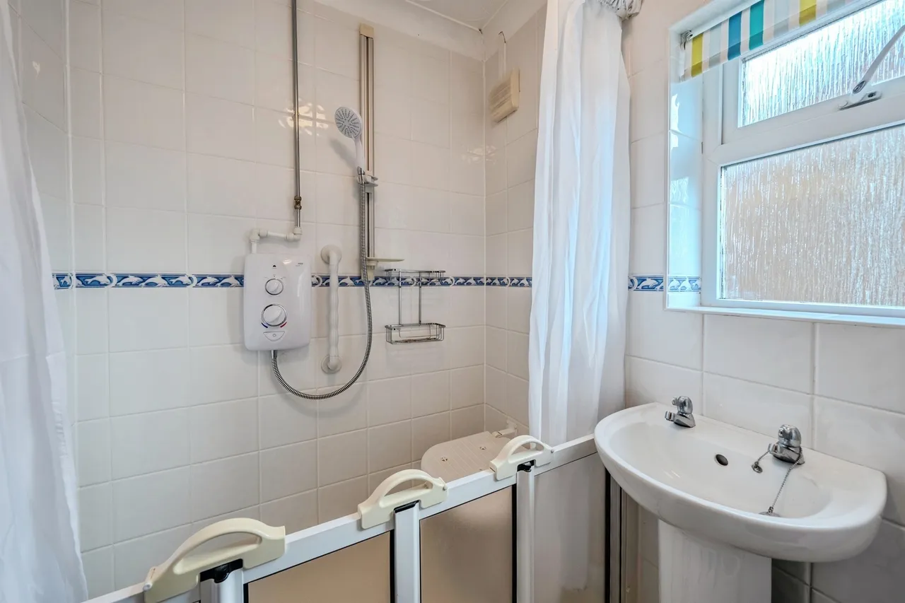 Tennyson Road, Caldicot, NP26, photo 25