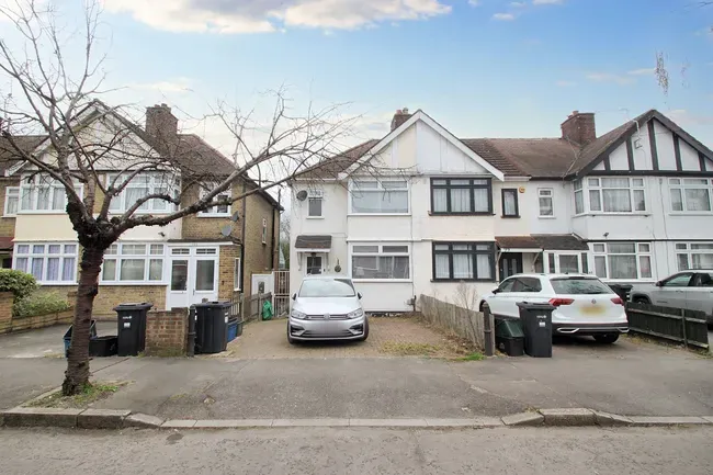3 bed property for sale — Uplands Road, Woodford Green, IG8
