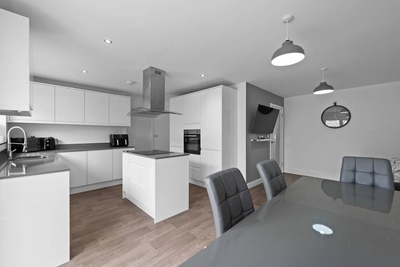 The Lower Limes, Worsbrough, S70, photo 2