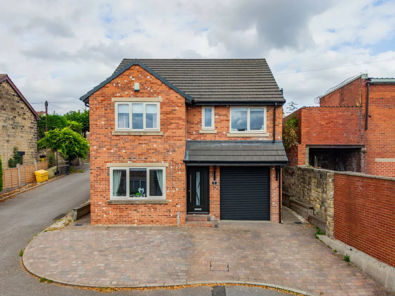 4 bed house for sale — The Lower Limes, Worsbrough, S70