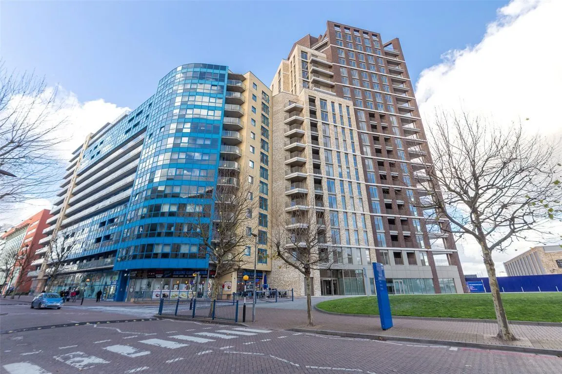 Western Gateway, Royal Wharf, photo 11