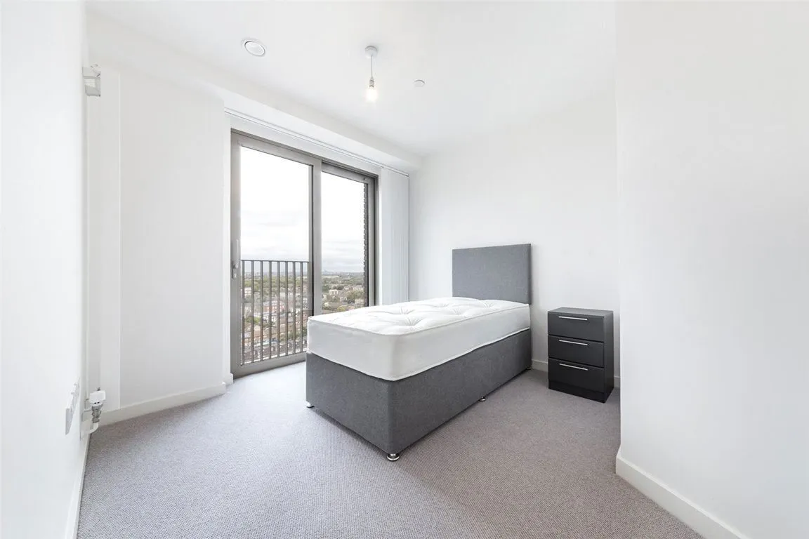 Western Gateway, Royal Wharf, photo 6