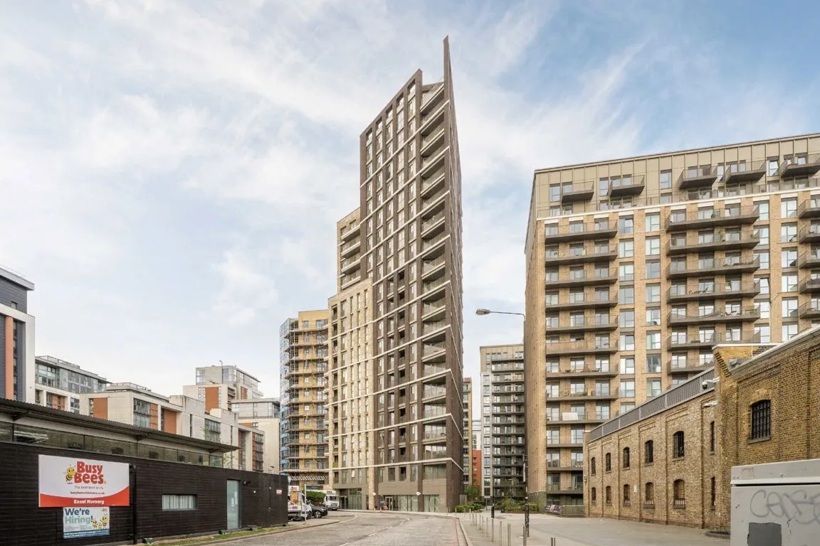 Western Gateway, Royal Wharf, photo 4