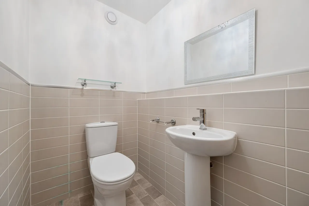 Blackburn Road, Bolton, photo 5