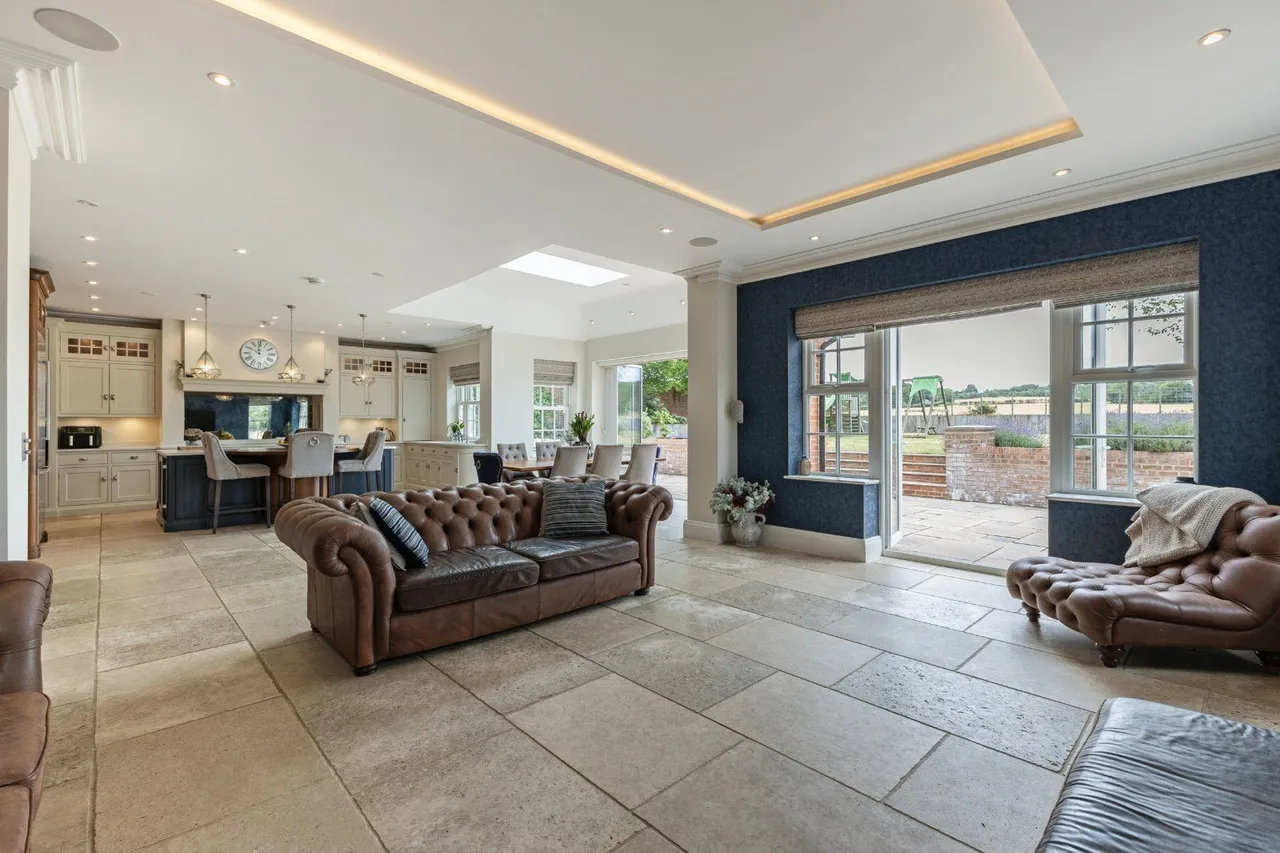 West Street, Lilley, Hertfordshire, LU2 8LH, photo 3