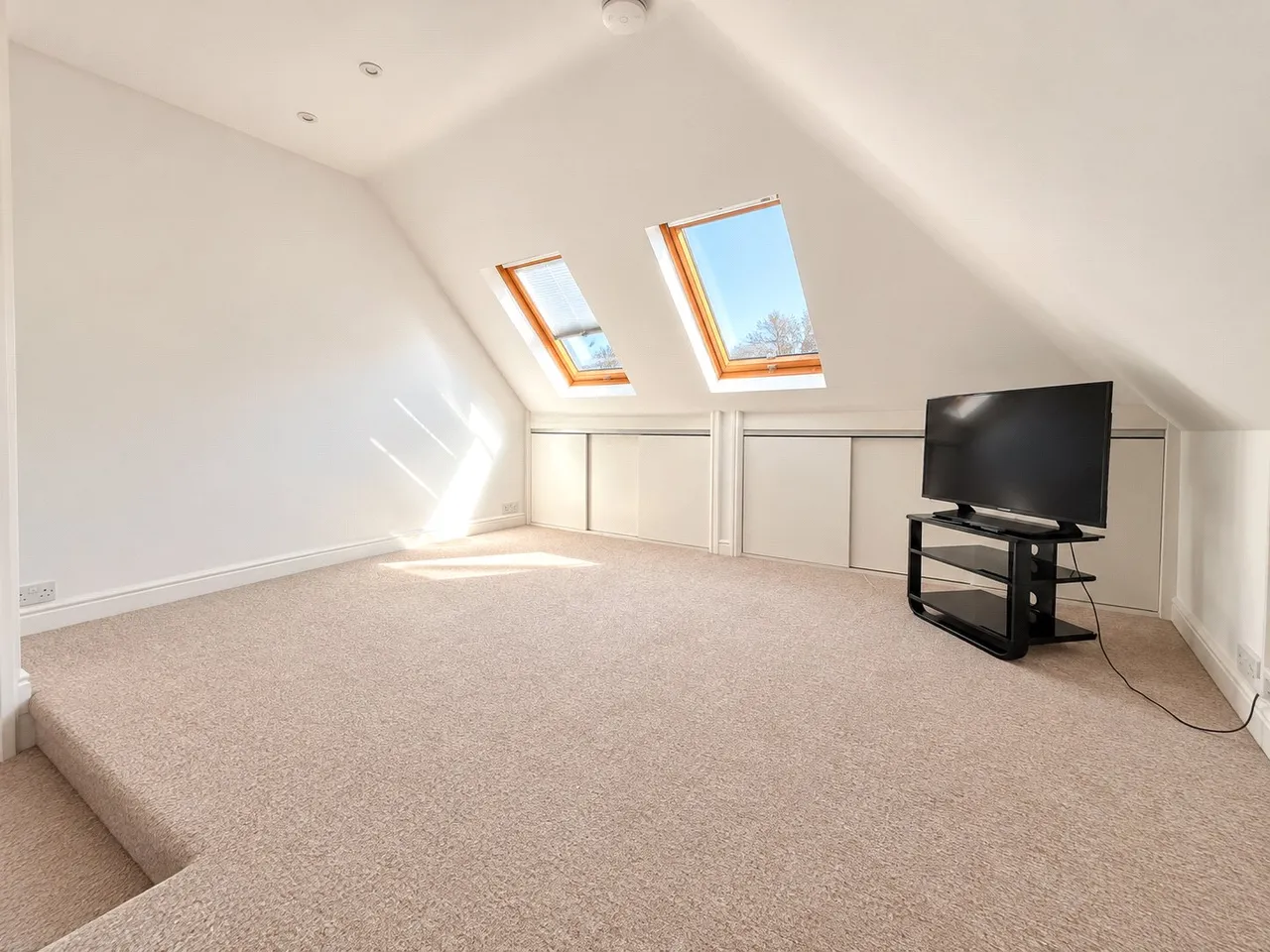 York Road, Guildford, GU1, photo 3