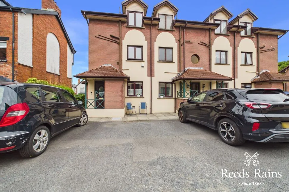 2 bed flat to rent, Knocklofty Court, Belfast, BT4