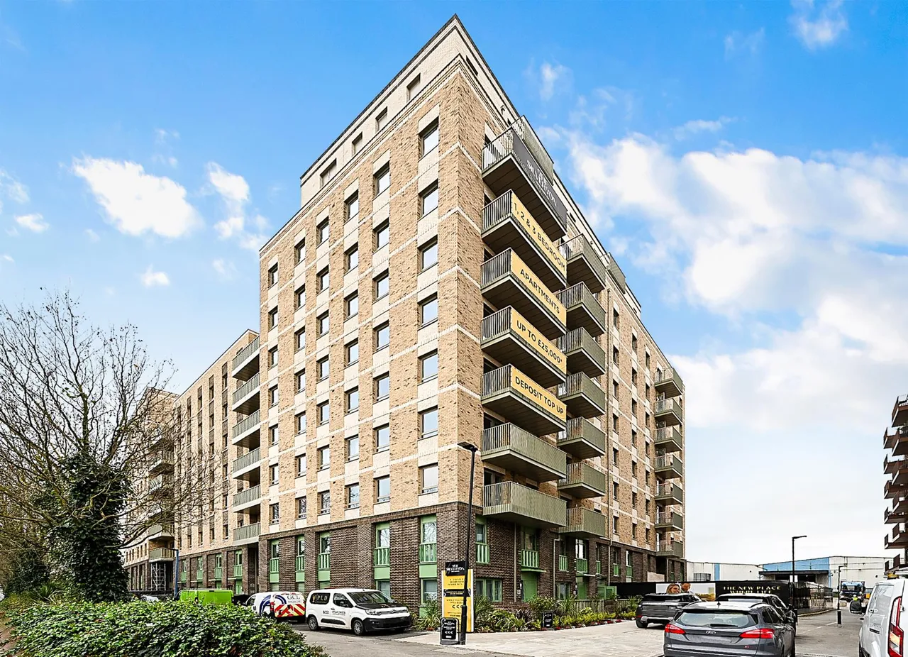The Silverton, Royal Docks, E16, photo 12