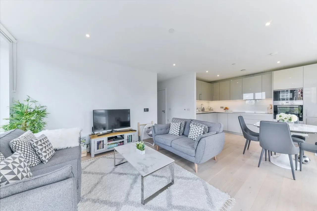 2 bed flat for sale, Deacon Street, London, SE17