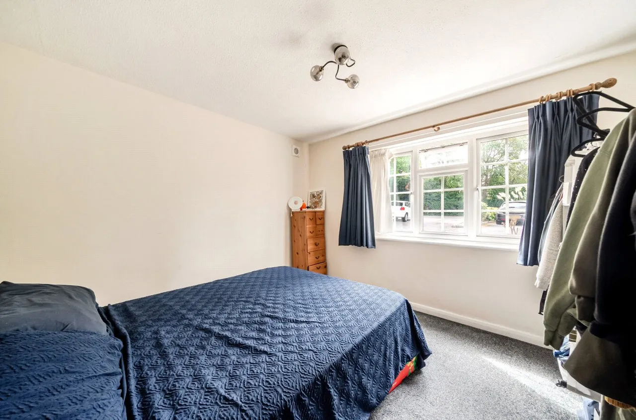 Lower Edgeborough Road, Guildford, GU1, photo 4