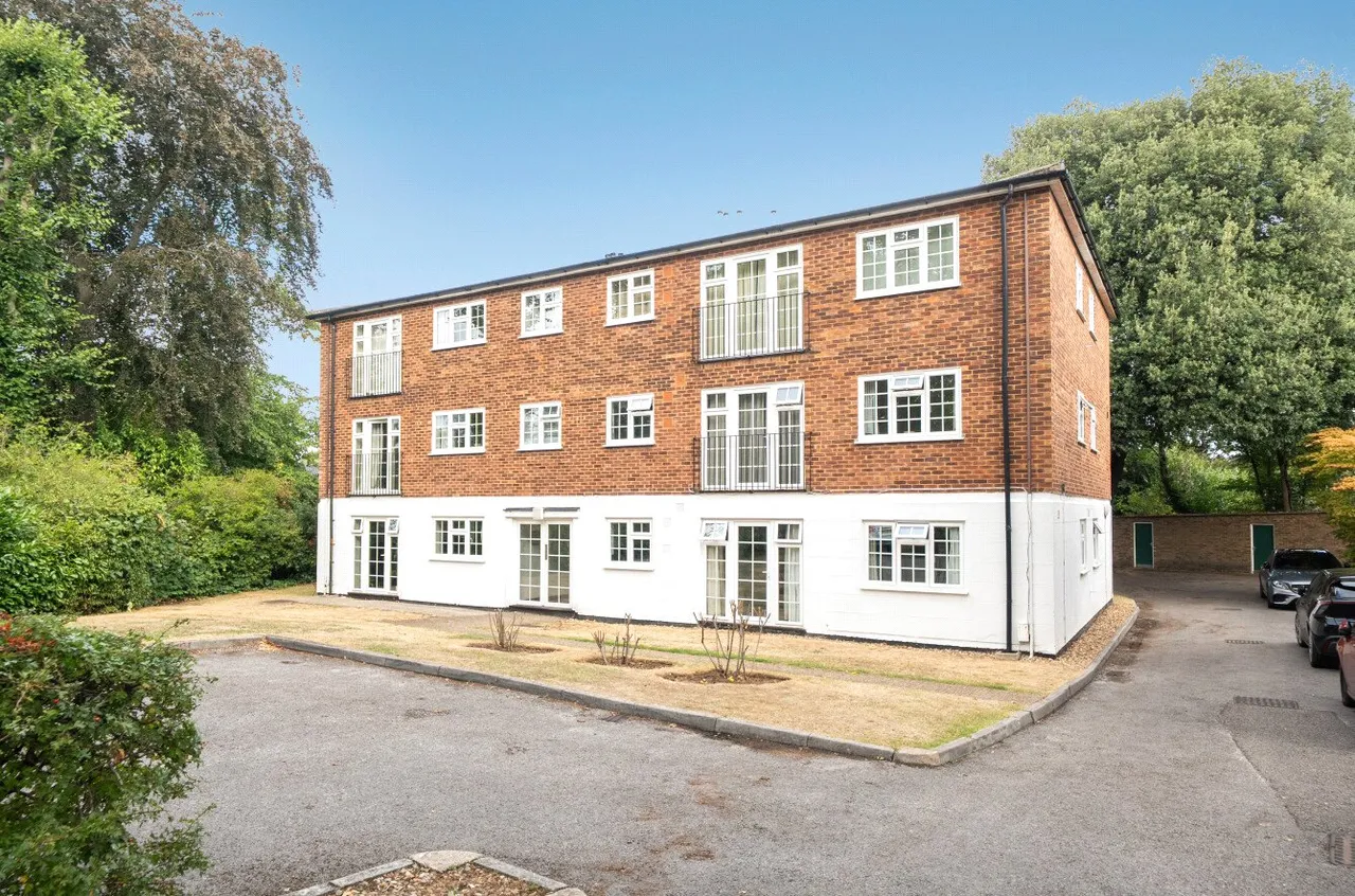 1 bed flat for sale, Lower Edgeborough Road, Guildford, GU1