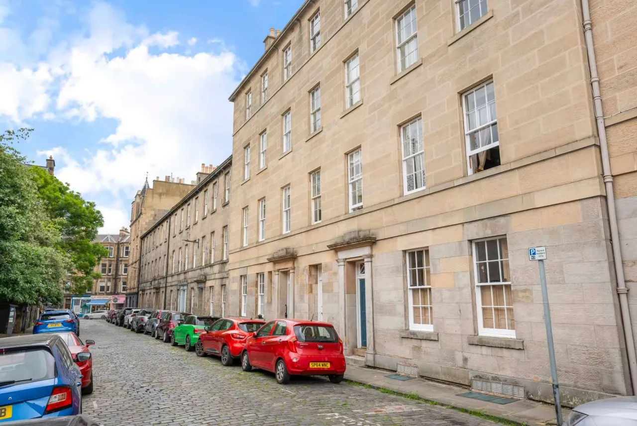 2 bed flat for sale, Cheyne Street, Stockbridge, EH4