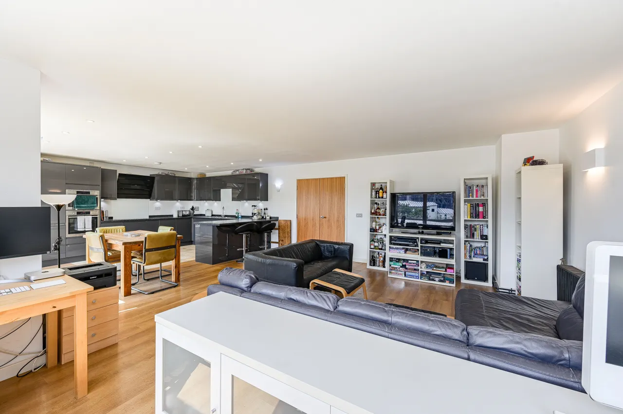 Apartment 56, Building 45, Hopton Road, London, photo 6