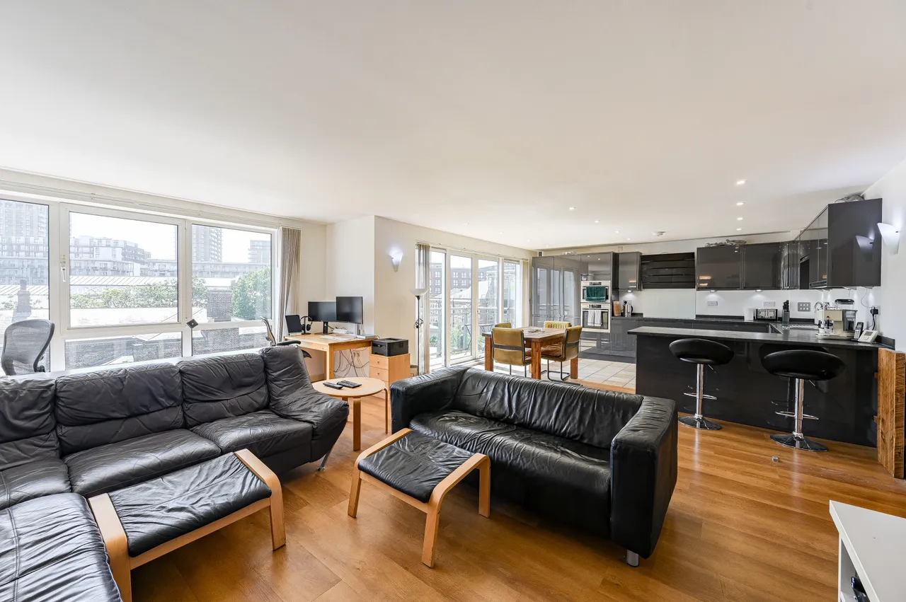 2 bed flat for sale — Apartment 56, Building 45, Hopton Road, London