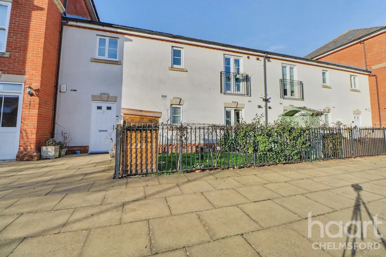 2 bed flat for sale, Fayrewood Drive, chelmsford, CM3
