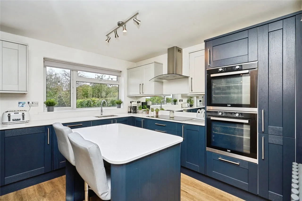 York Avenue, East Cowes, PO32, photo 5